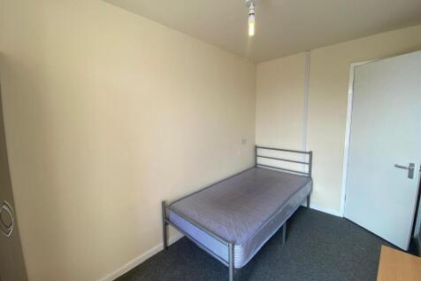 SMALL BEDROOM.jpg