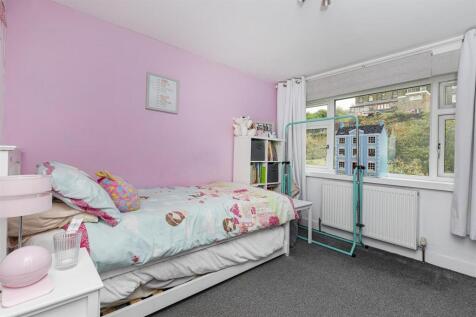 Bramleys Estate Agents - High Crest - Linthwaite (