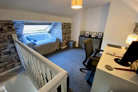 attic room - no building regs so not a bedroom.jpg