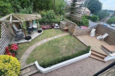 View from first floor over garden (3).jpg