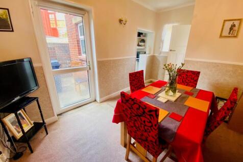 dining room 1.jpg