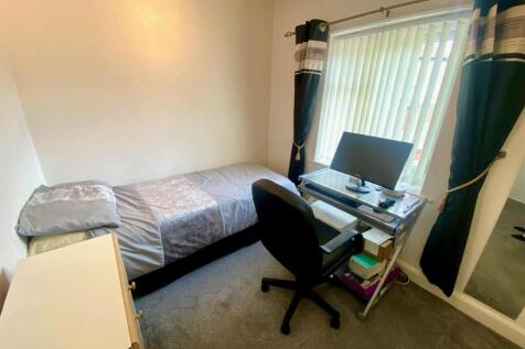 bed 2.jpg
