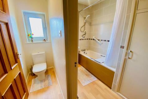 bathroom and sep wc.jpg