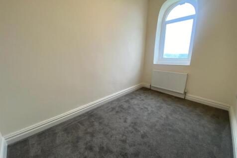 BEDROOM 1.jpg