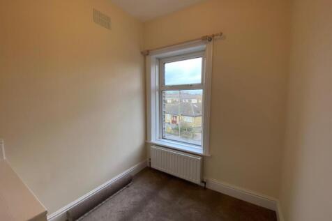 SMALL BEDROOM.jpg