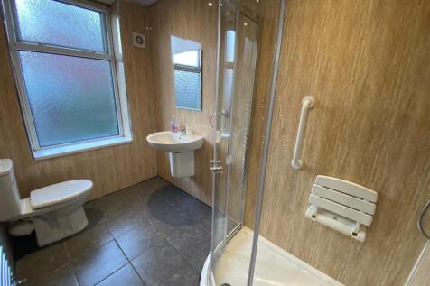 SHOWER ROOM.jpg