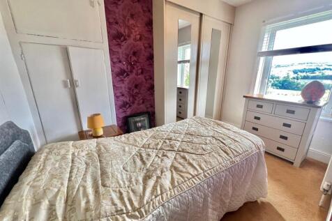 bedroom2.jpg