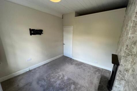 MASTER BEDROOM.jpeg