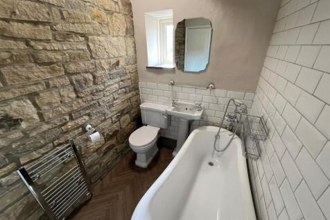 BATHROOM.jpeg