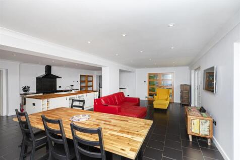Bramleys Estate Agents - The Fairway - Fixby (5).j
