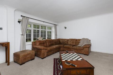 Bramleys Estate Agents - The Fairway - Fixby (27).