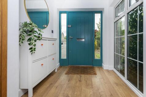 Bramleys Estate Agents - The Fairway - Fixby (24).
