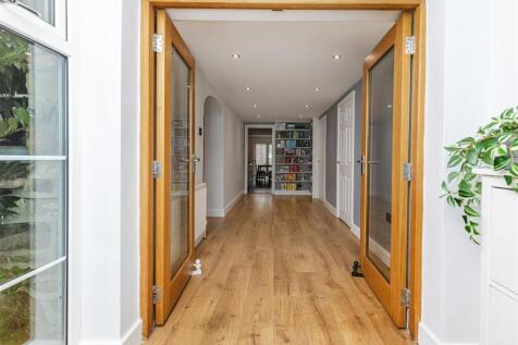 Bramleys Estate Agents - The Fairway - Fixby (23).