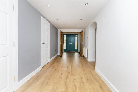 Bramleys Estate Agents - The Fairway - Fixby (21).