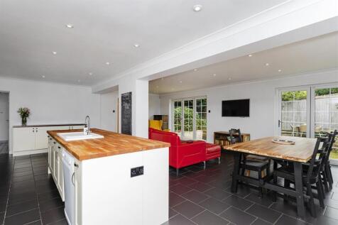 Bramleys Estate Agents - The Fairway - Fixby (6).j