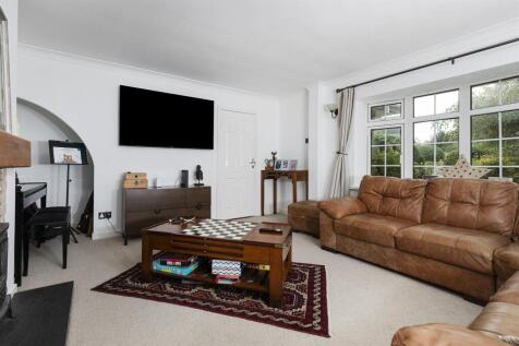 Bramleys Estate Agents - The Fairway - Fixby (26).