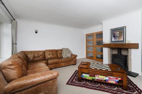 Bramleys Estate Agents - The Fairway - Fixby (28).