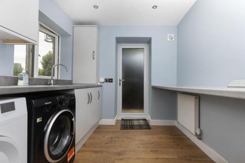 Bramleys Estate Agents - The Fairway - Fixby (30).