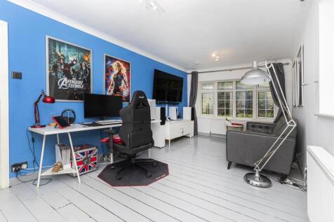 Bramleys Estate Agents - The Fairway - Fixby (16).