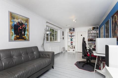 Bramleys Estate Agents - The Fairway - Fixby (17).