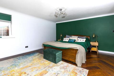 Bramleys Estate Agents - The Fairway - Fixby (34.)