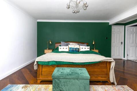 Bramleys Estate Agents - The Fairway - Fixby (35.)