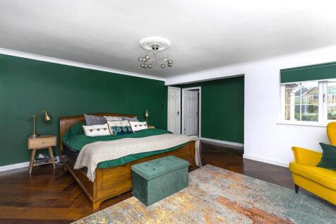Bramleys Estate Agents - The Fairway - Fixby (36.)