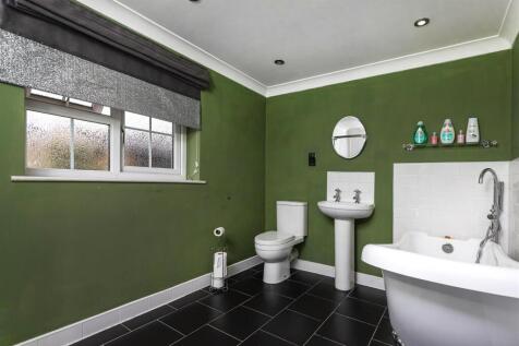 Bramleys Estate Agents - The Fairway - Fixby (45.)