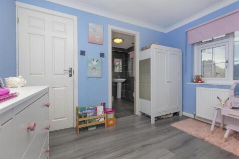 Bramleys Estate Agents - The Fairway - Fixby (54).