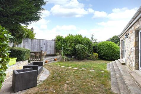 Bramleys Estate Agents - The Fairway - Fixby (72.)