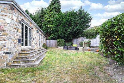 Bramleys Estate Agents - The Fairway - Fixby (68.)