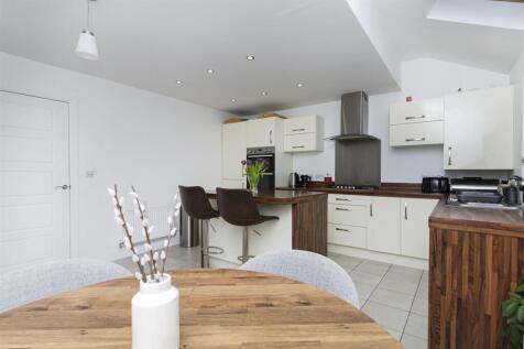 Bramleys Estate Agents - Wadsworth Fold - Lindley 