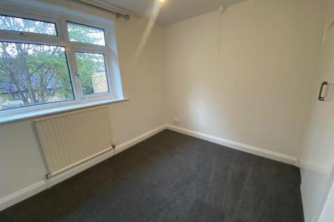 SMALL BEDROOM.jpg