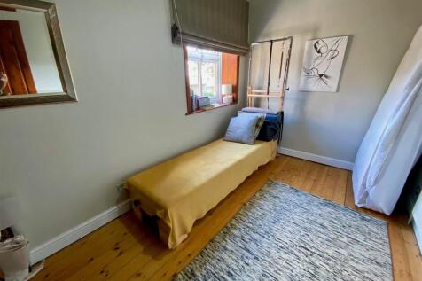 bed 2.jpg