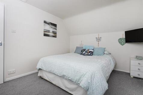 Bramleys Estate Agents - Elm Court - Kirkburton (1