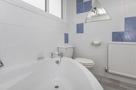 Bramleys Estate Agents - Elm Court - Kirkburton (3