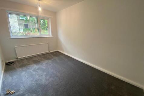 SMALL BEDROOM.jpg