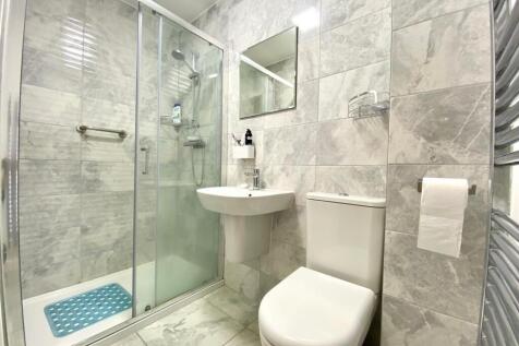 ensuite.jpg