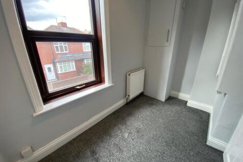 SMALL BEDROOM.jpg