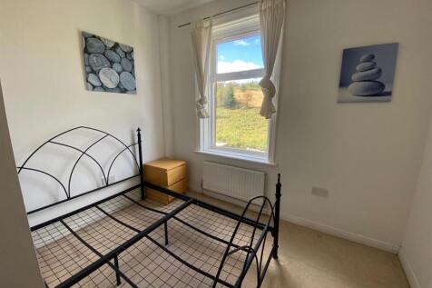 MASTER BEDROOM.jpg