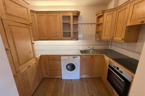 Kitchen 1.jpeg