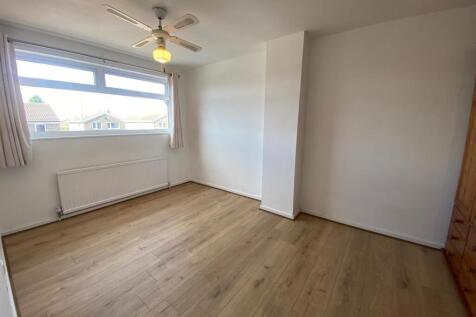 BED FRONT RIGHT.jpg