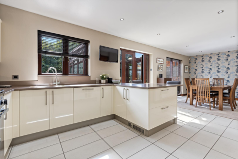 29 Ganton Way, Fixby 08_297.png