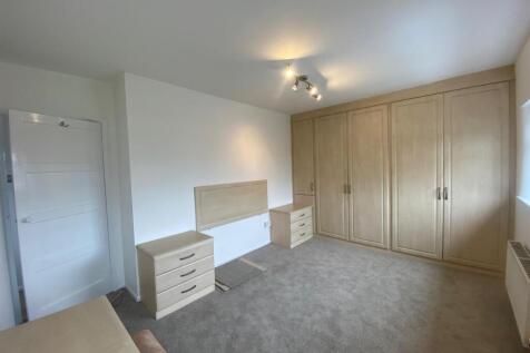 MASTER BEDROOM.jpg