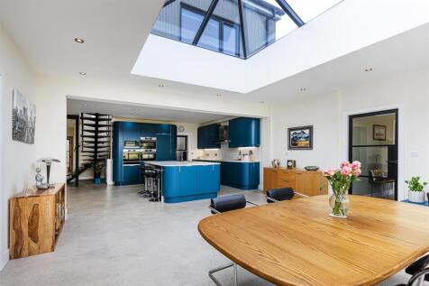 Bramleys Estate Agents - Cumberland Avenue - Fixby