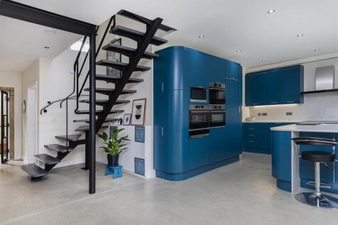 Bramleys Estate Agents - Cumberland Avenue - Fixby