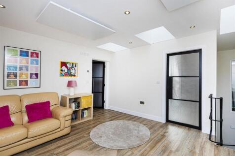 Bramleys Estate Agents - Cumberland Avenue - Fixby