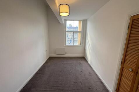 BEDROOM.jpg