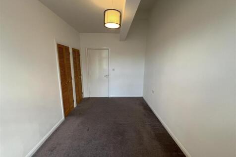 BEDROOM 1.jpg