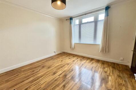 Lounge 1.jpg